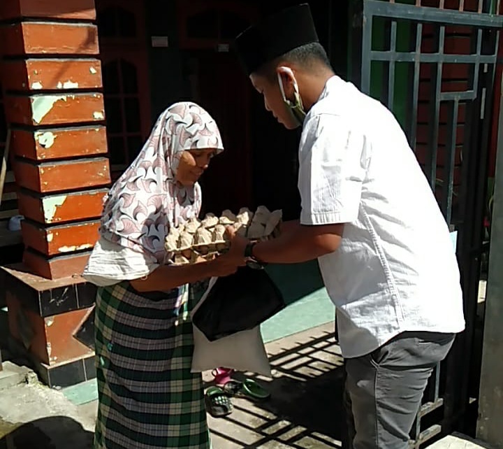 Awal Ramadhan, YP Ummul Qurra Bagikan Sembako kepada Warga yang Terdampak Corona