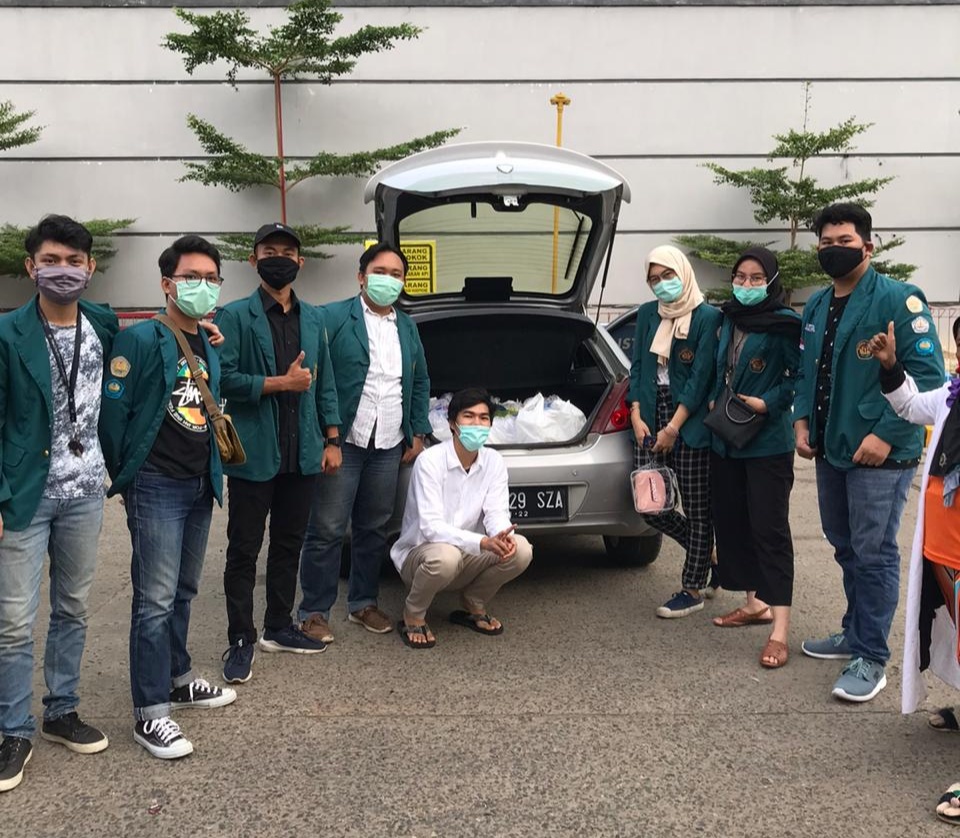 Himpunan Mahasiswa Akuntansi Unila, Bagik Takjil dan Masker pada Masyarakat