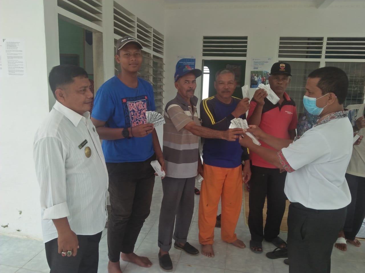 Remaja Surau Darul Mukmin, Dapat Vitamin C Pencegah Corona dari Pukesmas