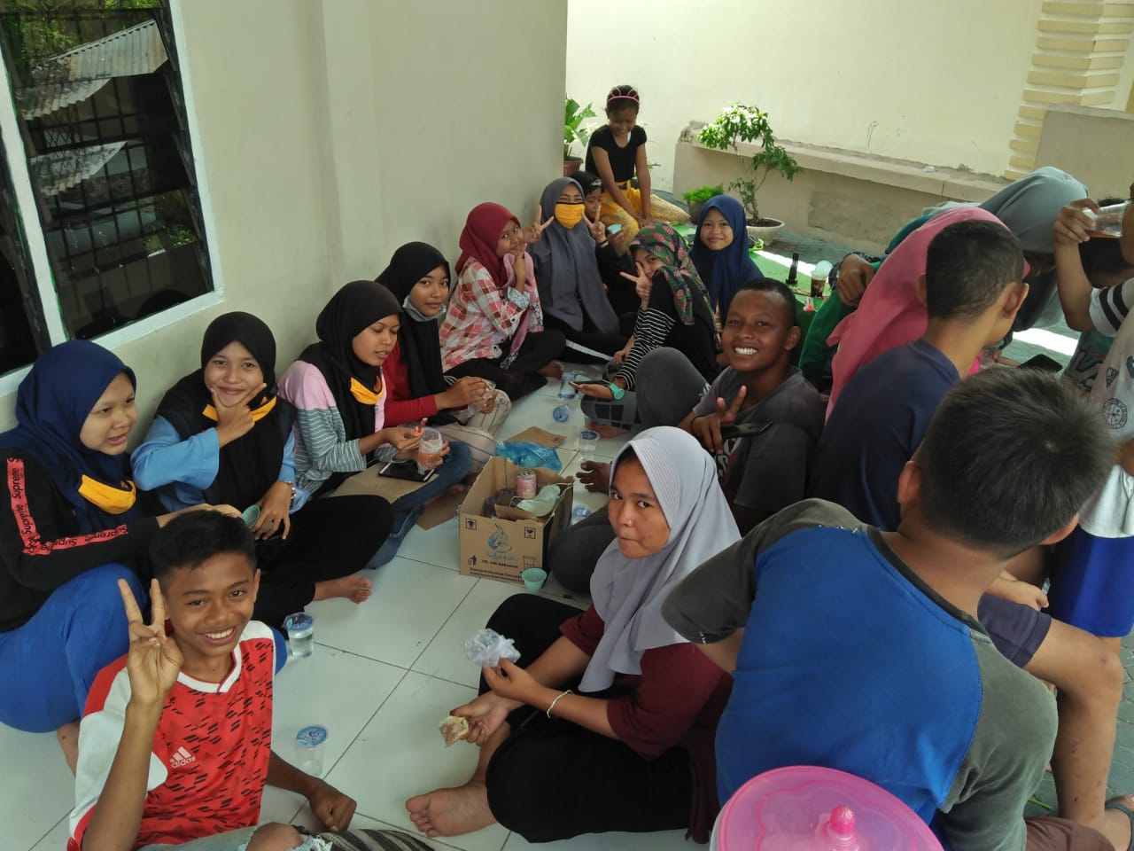 Remaja surau masukkan cairan disinfektan