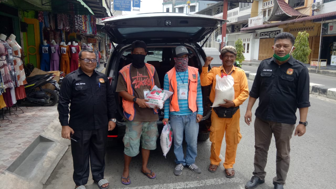 KPU Tebing Tinggi, Salurkan Bantuan kepada Dhuafa dan Sosialisasi Pencegahan Covid-19