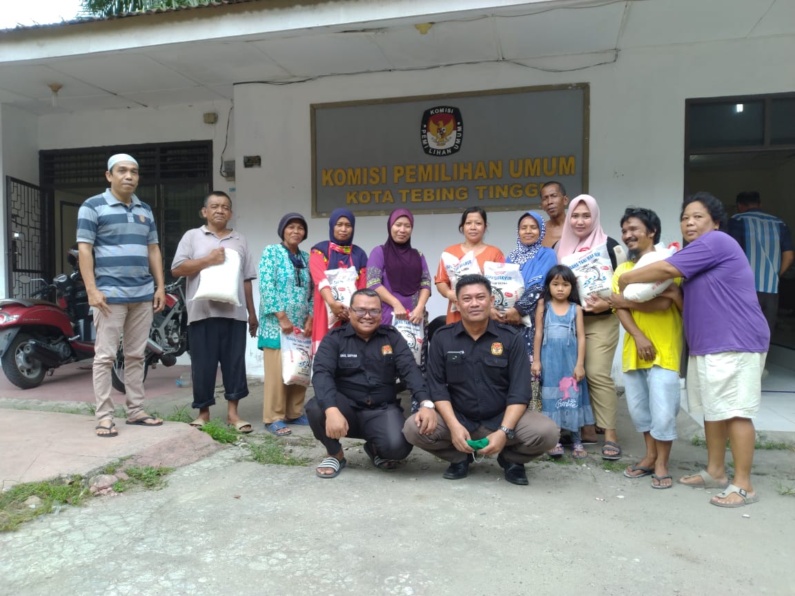 KPU Tebing Tinggi, Salurkan Bantuan kepada Dhuafa dan Sosialisasi Pencegahan Covid-19