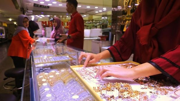 Harga Emas Bagaikan Gunung, Warga Ramai-ramai Jual Perhiasan