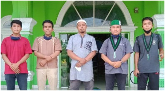 Putus Mata Rantai Covid-19, HMI Madina Semprot Disinfektan ke Masjid