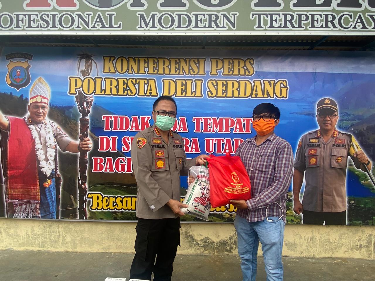 Bantu APD, Kapolresta Deli Serdang Dukung Wartawan Mencegah Penyebaran Corona