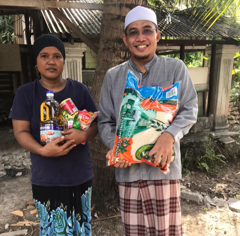 Ketua Pejuang Islam Nusantara Malaysia, Menyerahkan Bantuan Langsung kepada Masyarakat