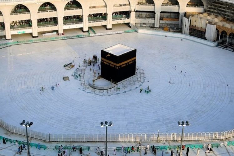 Arab Saudi, Larang Salat Tarawih di Masjid untuk Cegah Corona