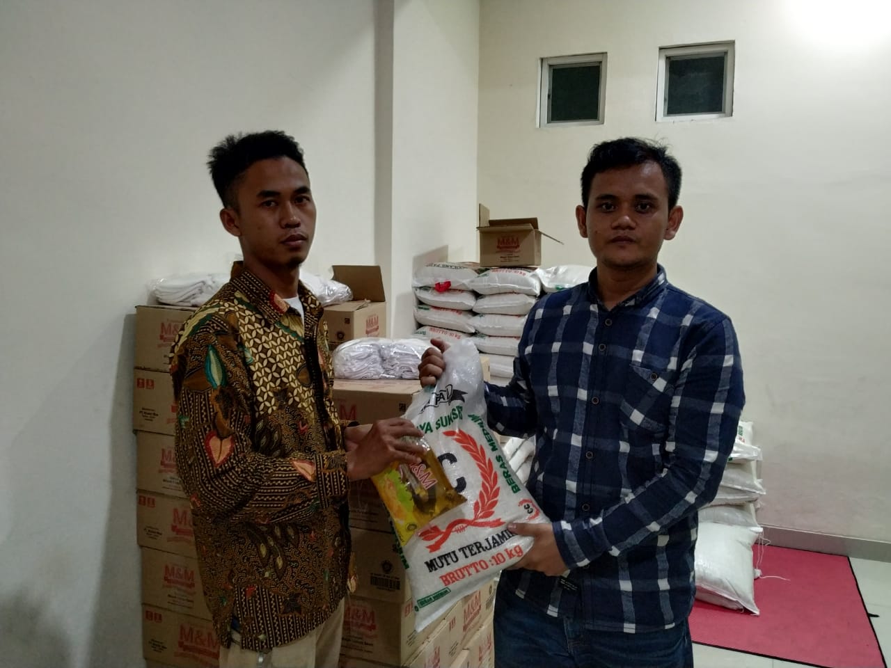 Badko HMI Sumut, Bagikan Sembako dan Masker di Tengah Pandemi Corona