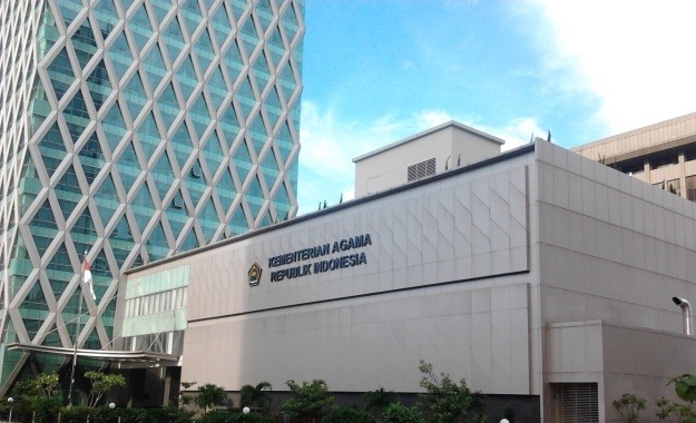 Jelang Ramadhan, Wamenag Minta Masyarakat Tak Ziarah Kubur