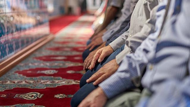 Termasuk Masjidil Haram dan Nabawi, Arab Saudi Tiadakan Salat Tarawih di Masjid