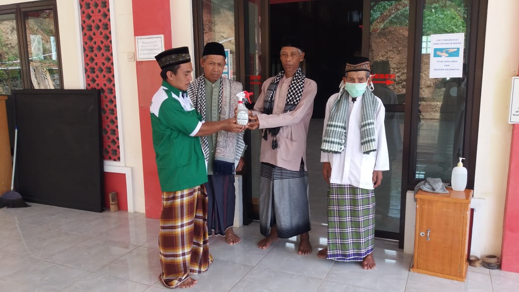 Antisipasi Covid-19, MWC NU Pamarican Bentuk Relawan dan Bagikan Hand Sanitizer