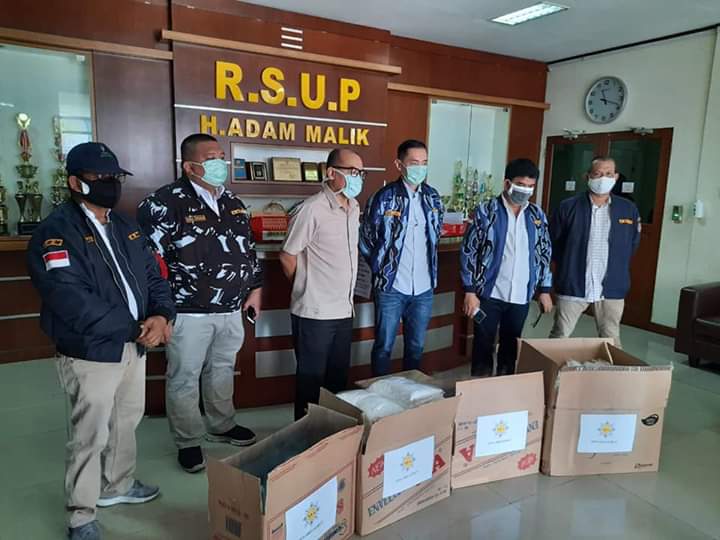 DPD AMPI Sumut, Serahkan Bantuan APD ke RSUP Adam Malik