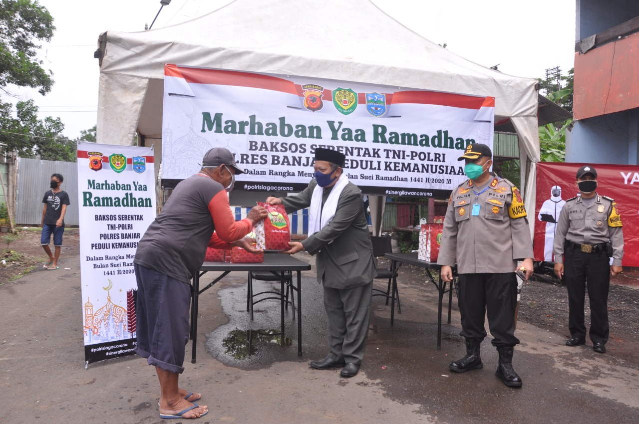 Jelang Ramadhan, Polres Banjar Bagikan Sembako