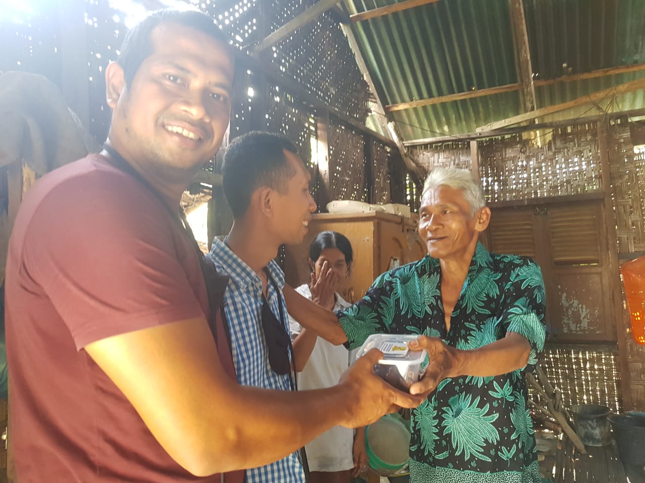 Jelang Ramadan, MBN Langkat Bersama Kejuruan Stabat Bagikan Ratusan Paket Kurma
