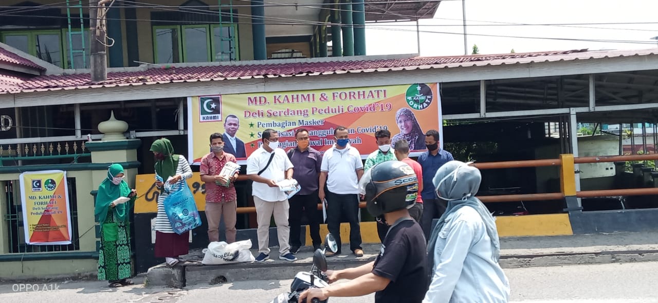 KAHMI dan Forhati Deli Serdang, Bagikan Masker dan Jadwal Imsakiyah