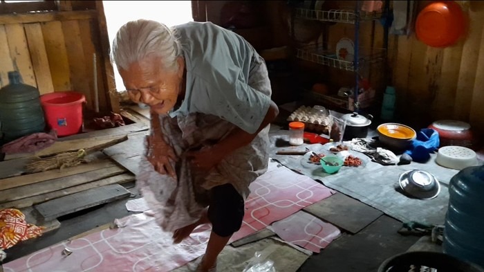 Curahan Hati Nenek di Jambi Bertahan Hidup dari Uluran Tangan Tetangga