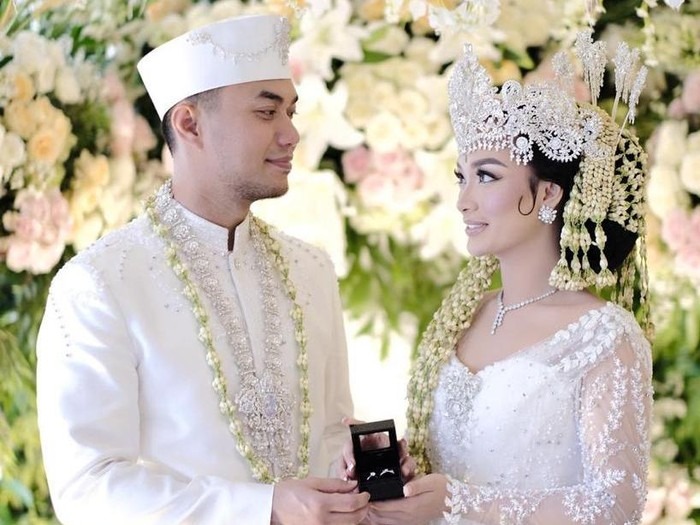 Zaskia 'Gotik' Resmi Menikah Secara Siri, Ini Penjelasan Suaminya
