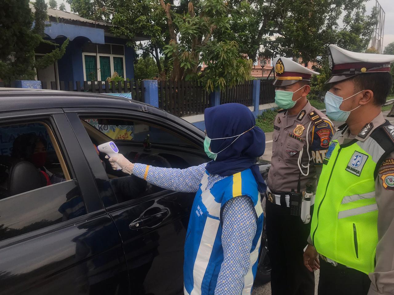 Pemerintah Larang Mudik, Kendaraan Keluar Masuk Tol Paluh Kemiri Lubuk Pakam Diperiksa