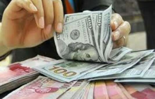 Menguat Tipis-tipis, Dolar AS Tempel Rupiah di Rp 15.425