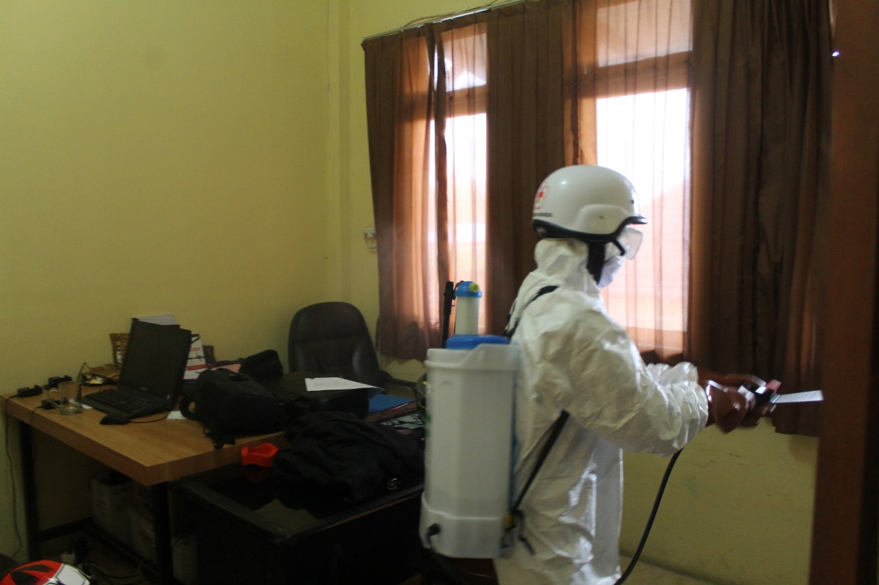 Polresta Deli Serdang, Melakukan Penyemprotan Secara Serentak untuk Mengantisipasi Corona