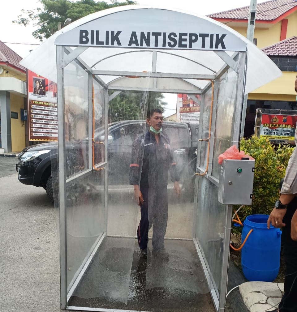 Polresta Deli Serdang, Melakukan Penyemprotan Secara Serentak untuk Mengantisipasi Corona