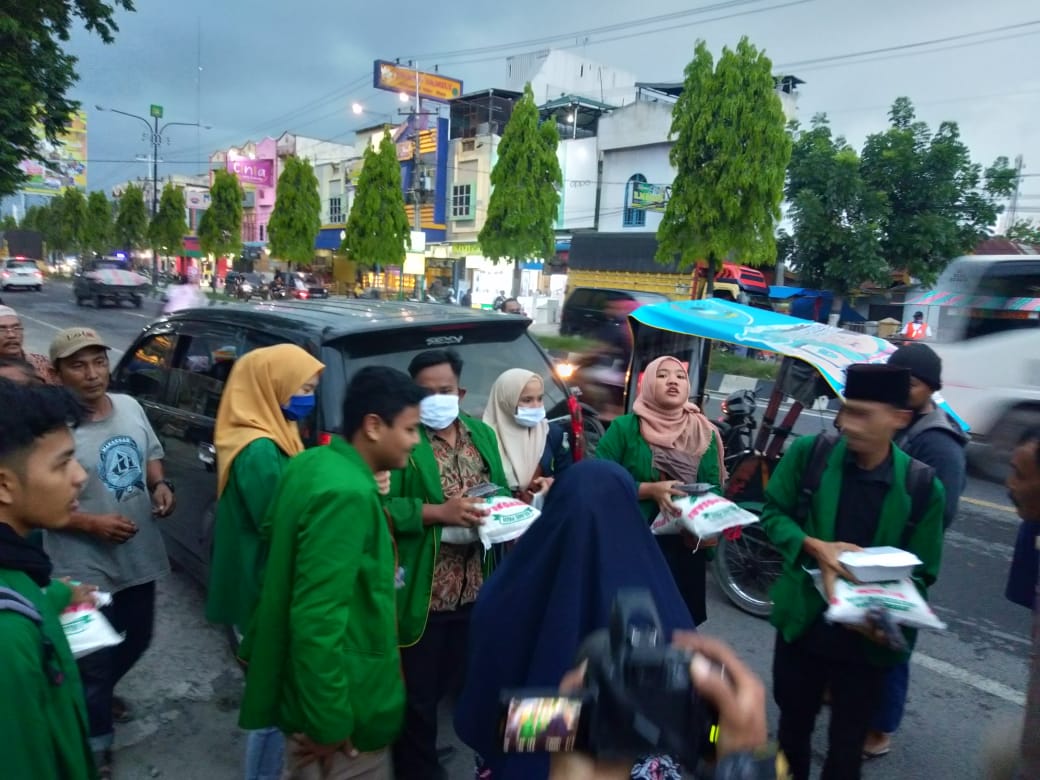 15 Ramadhan, Sema STAI JM Tanjung Pura Bagikan Sembako dan Sosialisasi Kampus