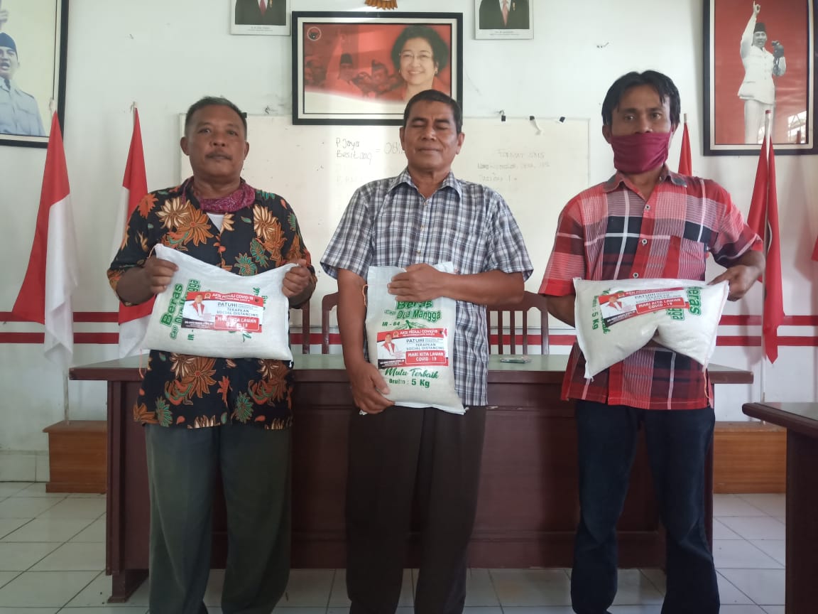 Anggota DPR RI, Memberikan Tali Asih 2 Ton Beras kepada Kader PDIP Langkat