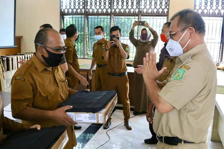 Disdik Kota Medan Berikan Notebook untuk SMP dan SD Negeri