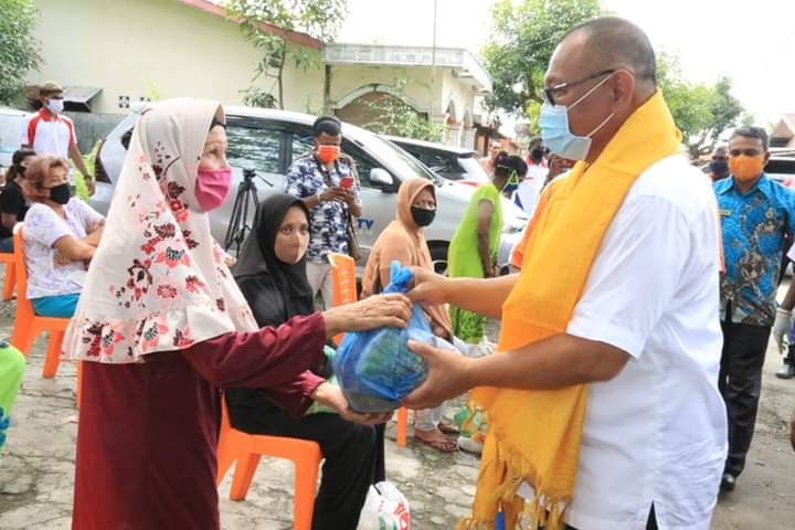 30 Kebutuhan Pokok Didistribusikan untuk Warga Medan Polonia