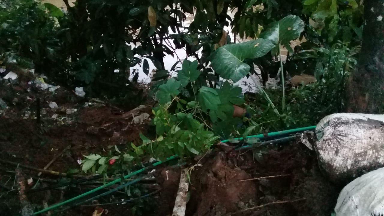 Longsor di Ciamis, Warga Bergotong Royong Bersihkan Material