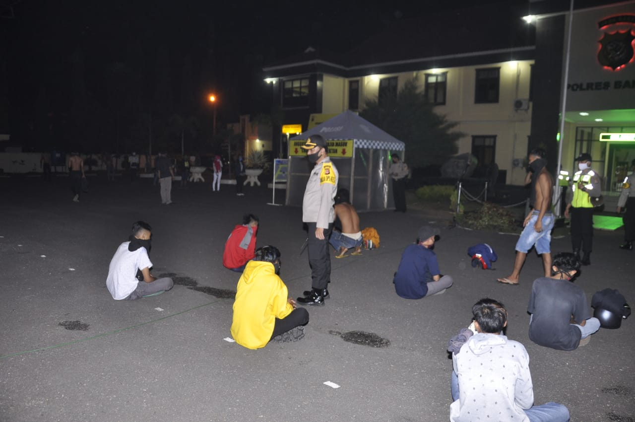 Malam Idul Fitri, Polisi Amankan Beberapa Orang Terbukti Minuman Keras