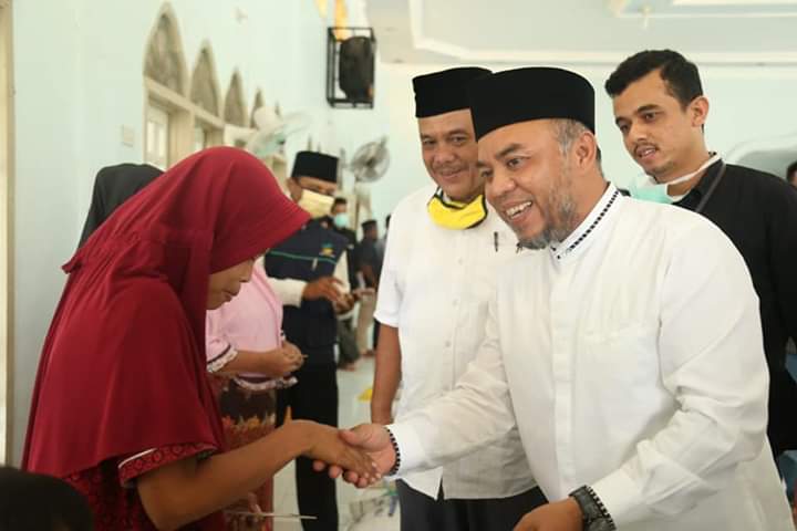 Bupati Labuhanbatu, Serahkan Bantuan untuk 1000 Warga