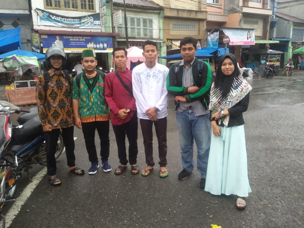 Masyarakat Langkat Belum Menerima Bantuan, HMI Bergerak Bagikan Takjil dan Nasi Kotak