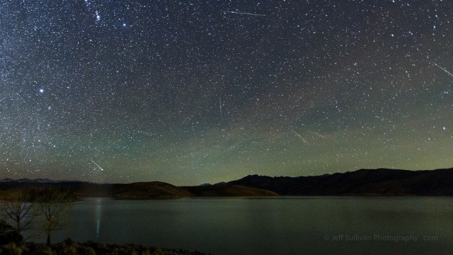 Malam Ini, Akan Ada Hujan Meteor Eta Aquarids Sampai Sahur