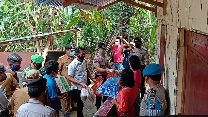 Muspika Kecamatan STM Hilir, Berikan Bantuan kepada Masyarakat Kurang Mampu dan Terdampak Corona
