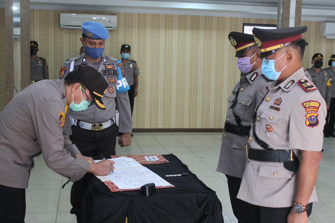 Gunakan Protokol Kesehatan, Kapolresta Deli Serdang Pimpin Sertijab Tiga Kapolsek