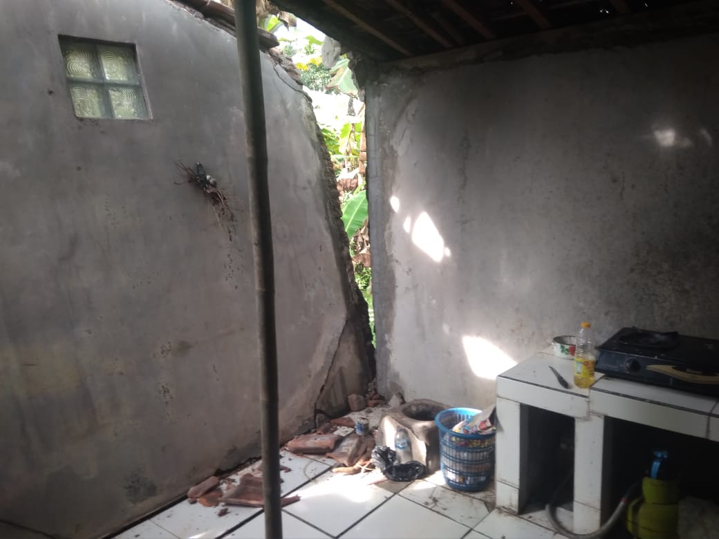Hujan Deras di Ciamis, Dinding Rumah Warga Ambruk