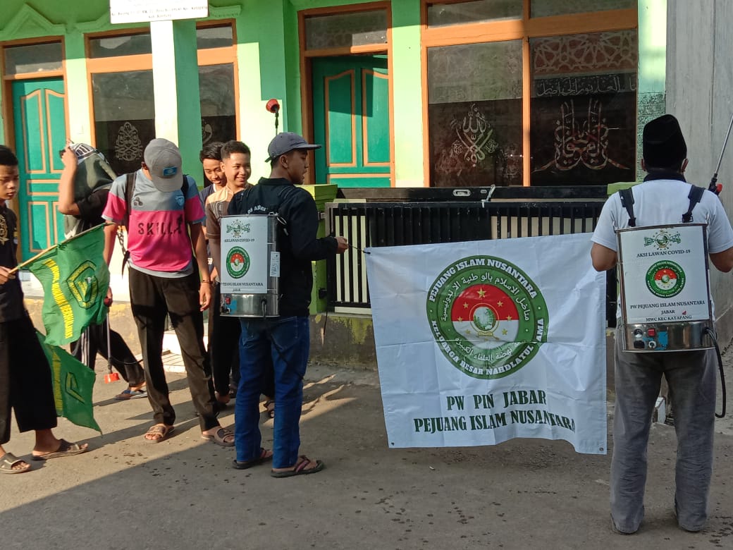 Rescue PIN Bersama Santri Nurul Munawar, Semprotkan Disinfektan Menjelang Akhir Bulan Ramadhan