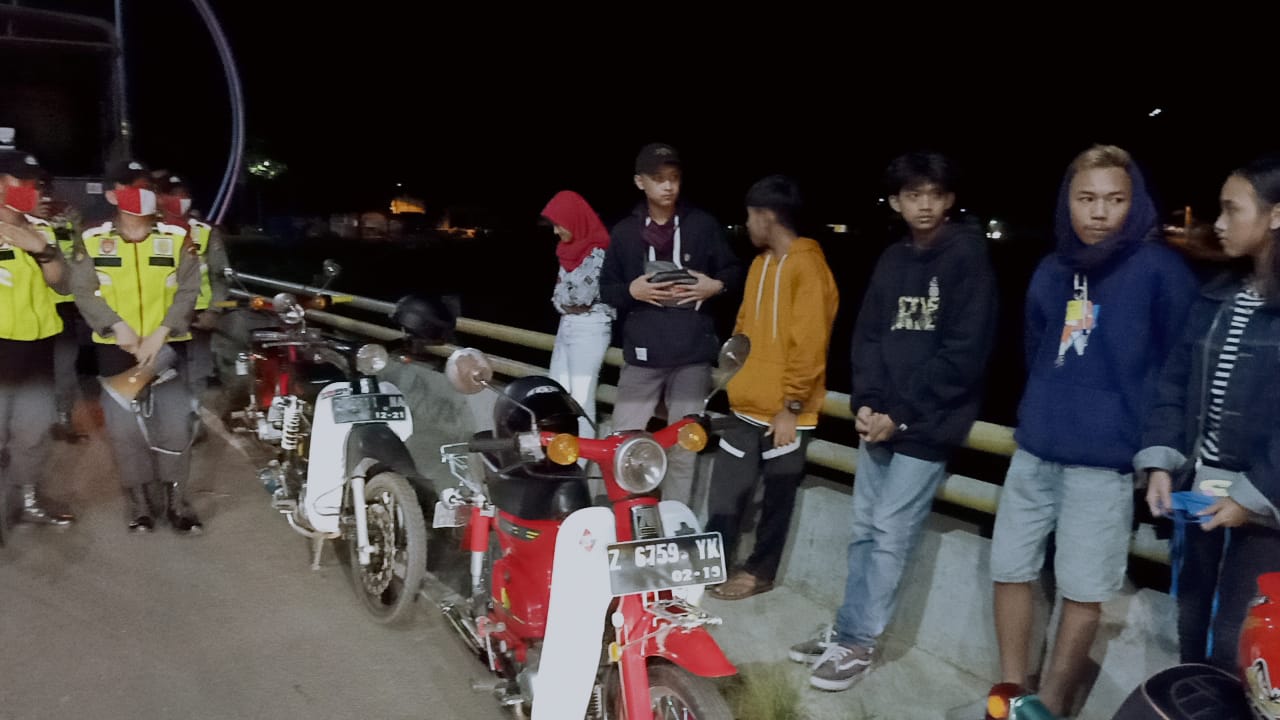Malam Idul Fitri, Polisi Amankan Beberapa Orang Terbukti Minuman Keras