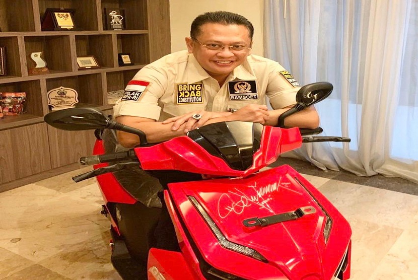 Ketua MPR Soal Lelang Motor Jokowi: Kami Kena Prank