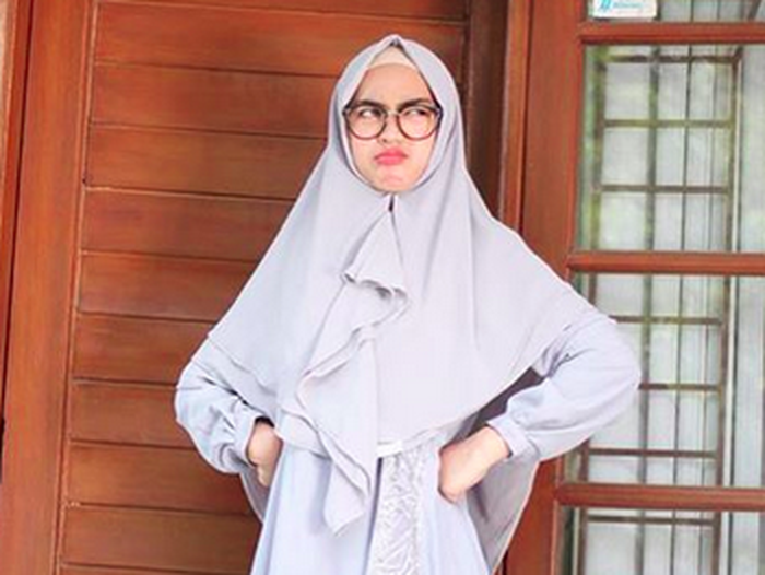 Ditilang Karena Tak Pakai Helm, Ria Ricis : Pak Saya Artis, Youtubers Lho!