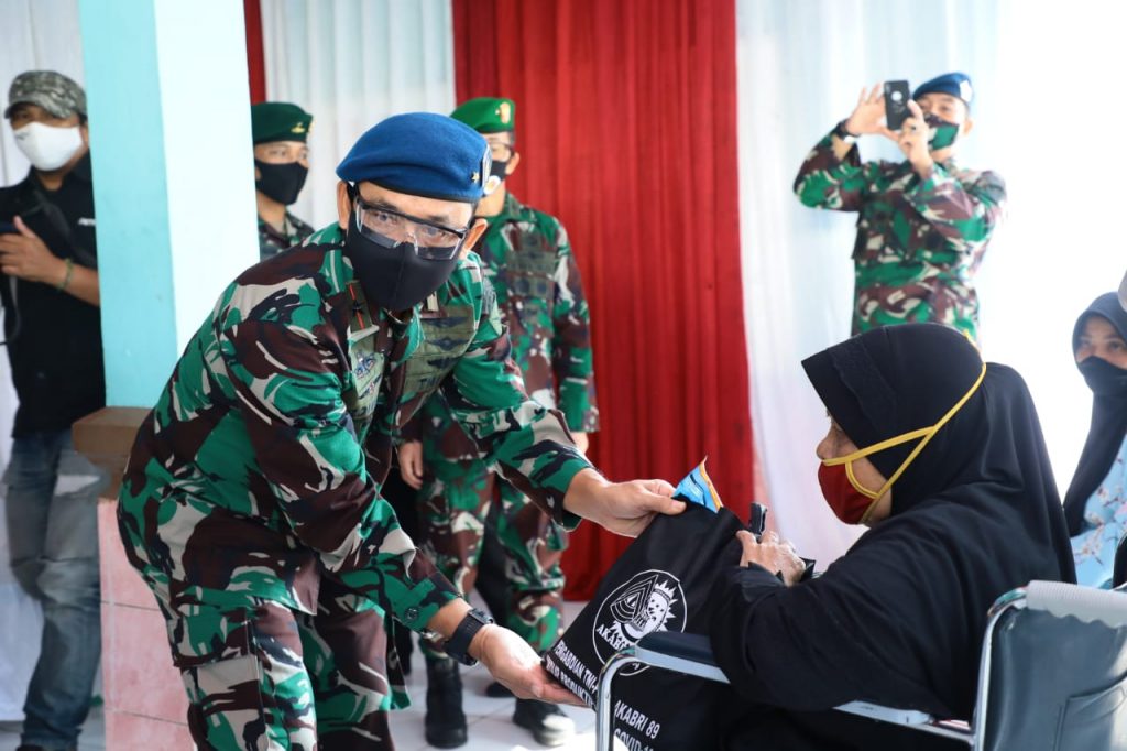 Alumni AKABRI 89, Bantu Penghuni Rumah Reyot dan Anak Cacat (2)