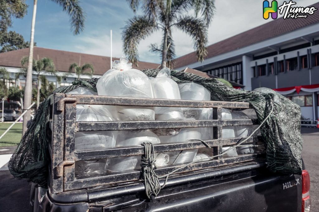 Bupati Ciamis, Serahkan Bantuan Restocking 400.000 Benih Ikan Nila