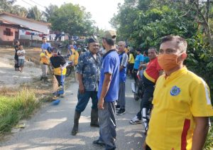 Camat Rantau Utara, Berkerjasama dengan DLH dan TNI Ciptakan Lingkungan Nyaman dan Bersih (2)