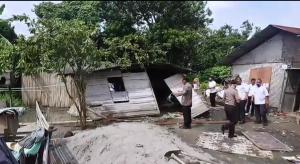 Di Tengah Wabah Covid-19, Kelompok Ibu-Ibu Perwiritan Bantu Bedah Rumah