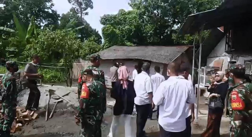 Di Tengah Wabah Covid-19, Kelompok Ibu-Ibu Perwiritan Bantu Bedah Rumah