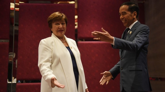 Jokowi di Telepon IMF, Ada Ancaman Krisis Ekonomi Global dan Kenaikan Utang