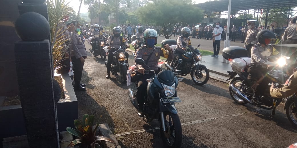 Kapolres Banjar, Cek Kesiapan Bhabinkamtibmas Bawa Sembako untuk Masyarakat