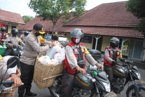 Kapolres Binjai, Lepas Keberangkatan Bhabinkamtibmas Bawa Paket Sembako