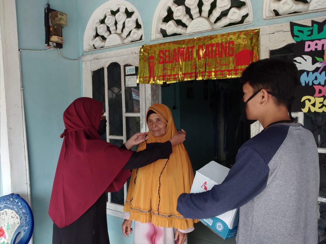 Mahasiswa KKN Universitas Malikussaleh, Bagikan Masker kepada Masyarakat Desa